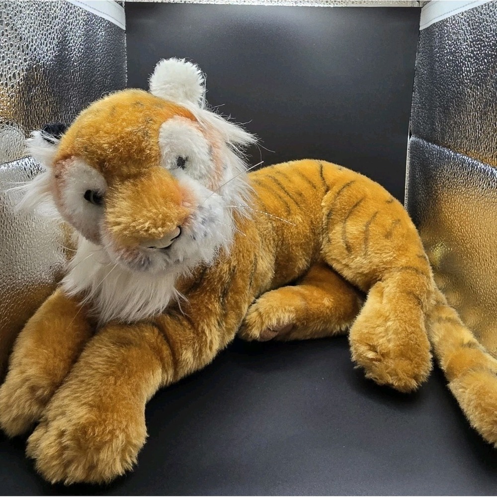 Sea World Parks/Busch Gardens Laying Tiger Plush 15 in Body;HD To Tail 24 in.